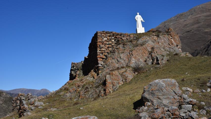 Замок Зураба Магкаева, с. Н. Зарамаг