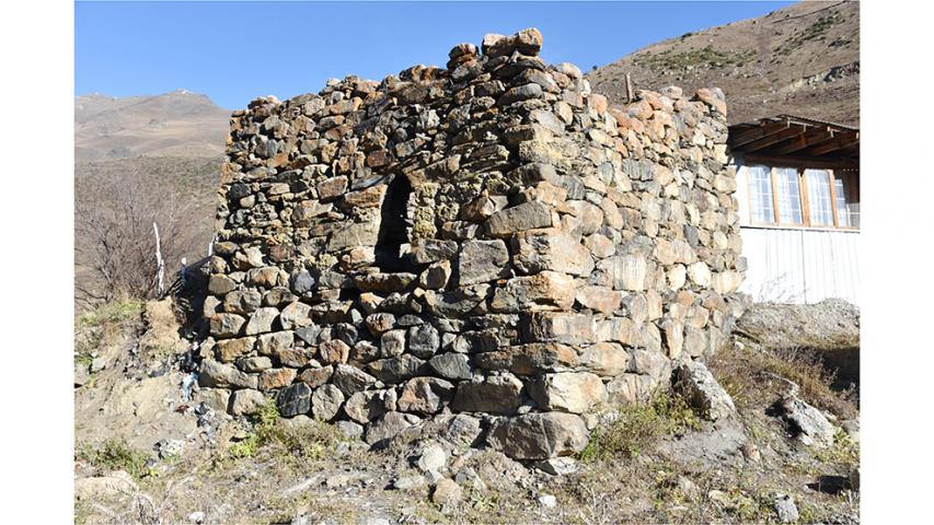 Архитектурный комплекс с. В. Зарамаг. Ганах