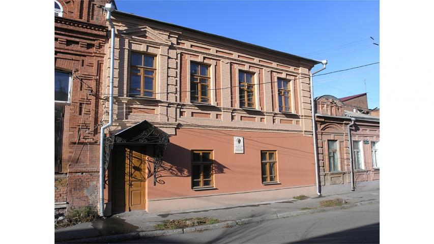 Главный восточный фасад