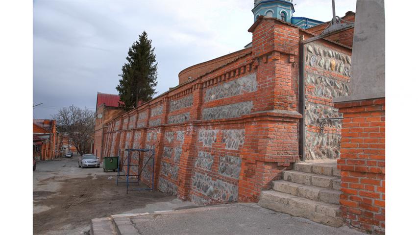 Осетинская церковь. 1861 г., 1896 г. Вход