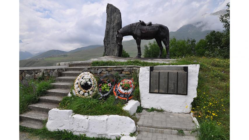 Памятник куртатинцам, павшим на фронтах Великой Отечественной войны, с. Барзикау