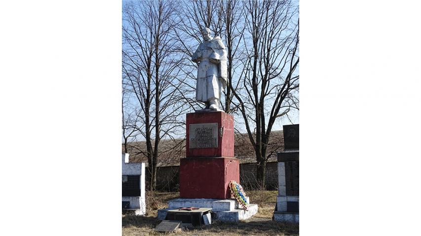 Мемориальный комплекс, посвященный воинам, павшим на фронтах Великой Отечественной войны, с. Дур-Дур