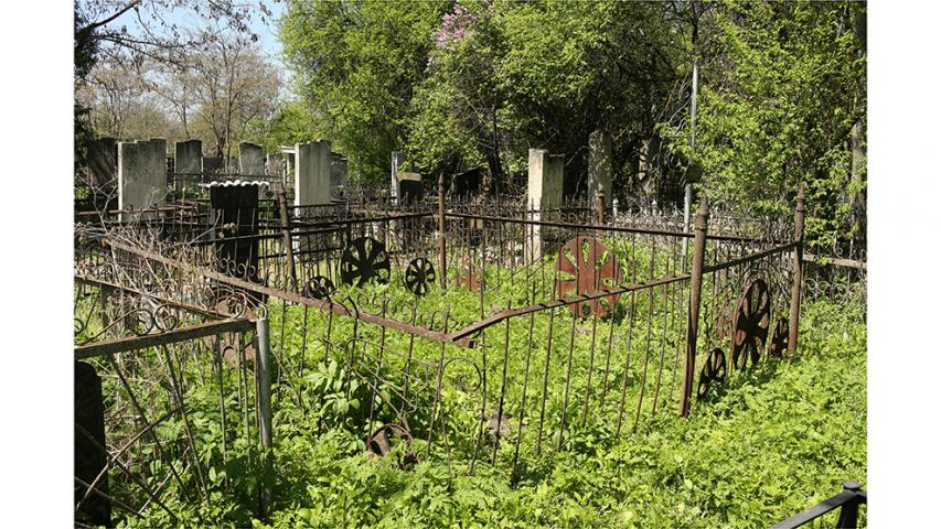 Могила С. М. Едзиева, с. Карман-Синдзикау